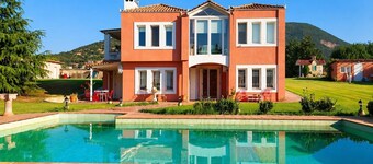 Villa Avra - Private Garden & Pool Oasis in Drama