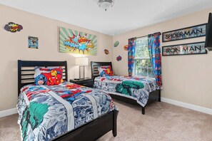 6 bedrooms, travel cot, WiFi, bed sheets - Spacious villa w/ pool & resort access (Davenport)