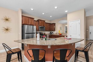 Coffee/tea maker, fridge, microwave, oven