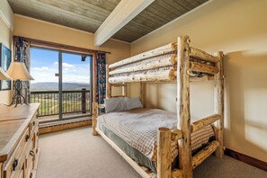 2 bedrooms, internet, bed sheets
