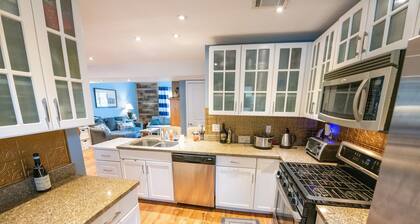 Stylish Notre Dame Condo Sleeps 6 2 Bedroom Condo