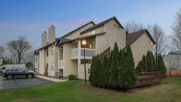 Condo, 2 Bedrooms | Exterior