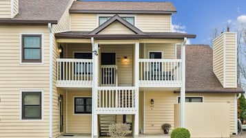 Condo, 2 Bedrooms | Exterior