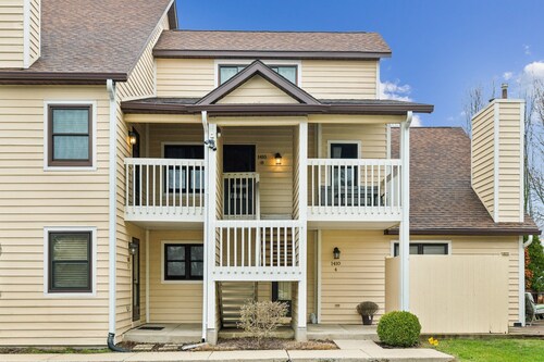 Stylish Notre Dame Condo Sleeps 6 2 Bedroom Condo