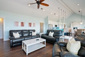 House, 4 Bedrooms | Living area