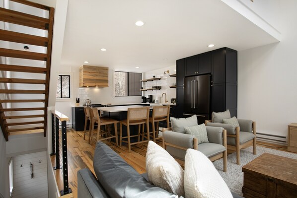 Condo, 4 Bedrooms | Interior