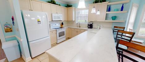 Appartement, 3 chambres | Cuisine privée | Réfrigérateur, four, cafetière/bouilloire, grille-pain