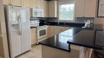 Condo, 3 Bedrooms | Private kitchen | Fridge, oven, coffee/tea maker, toaster