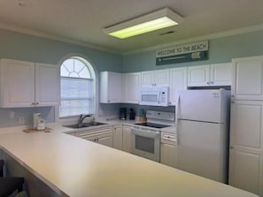 Condo, 2 quartos | Cozinha privada | Geladeira, fogão, cafeteira/chaleira, torradeira