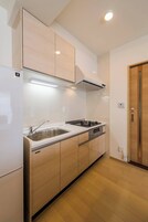 3 bedroom 3LDK, with ocean view (No Pets allowed) | Private kitchen | Microwave, stovetop, electric kettle, cookware/dishes/utensils