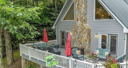 Hot Tub + Fireplace = The Perfect Sept Getaway @ The 19th Hole