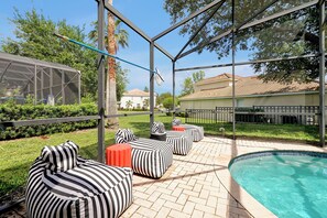 Outdoor spa tub - Magical Disney Themes • Pool + Hot Tub • Game Room • Sleeps 12 • Premier Host (Kissimmee)