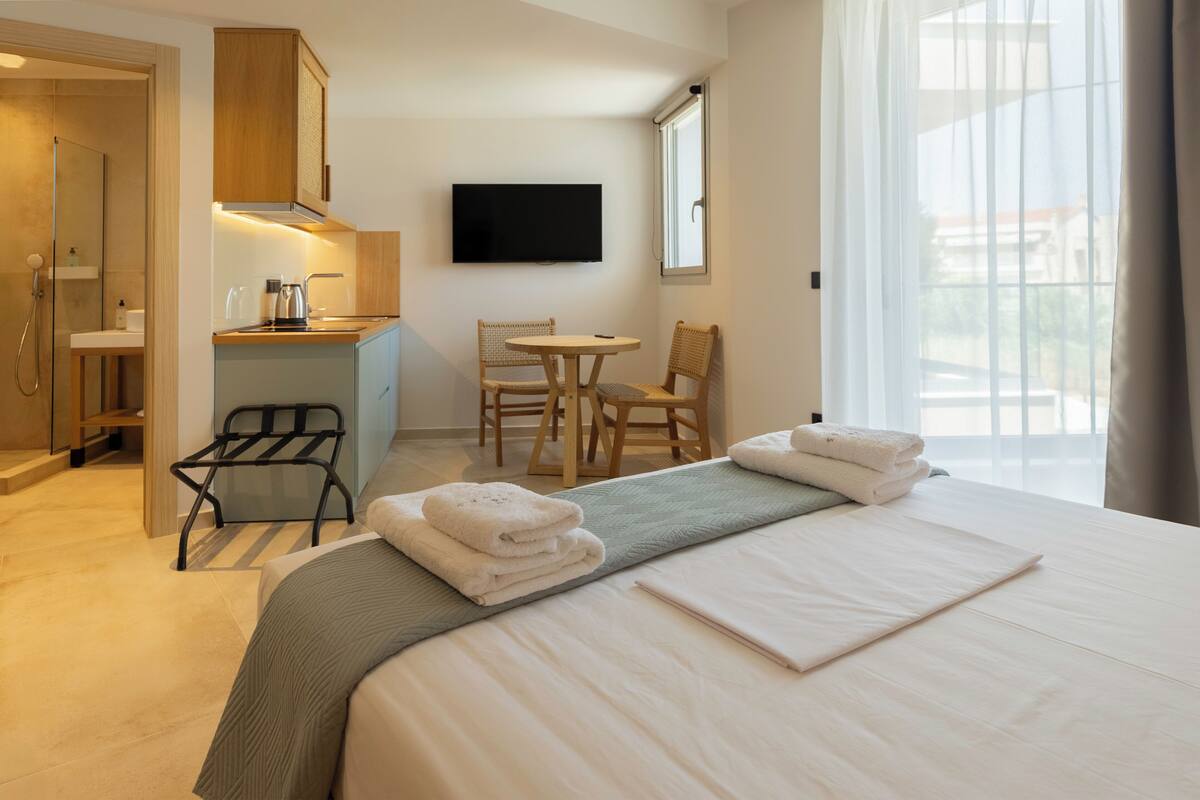 Superior-Studio, Poolblick | 1 Schlafzimmer, Zimmersafe, VerdunkelungsvorhÀnge