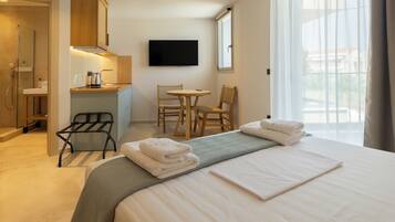 Superior Studio, Pool View | 1 bedroom, in-room safe, blackout drapes, soundproofing