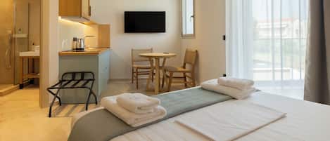 Caja de seguridad en la habitación y cortinas blackout