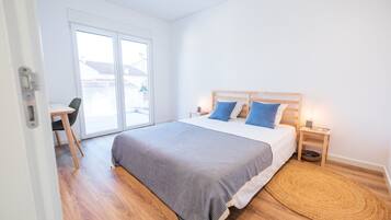 4 quartos, escrivaninha, ferros/tábuas de passar roupa, Wi-Fi