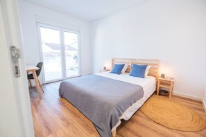 4 habitaciones, escritorio, tabla de planchar con plancha y wifi 