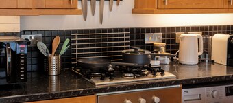 Leafy New Walk & Museum views w/ Free Parking, A/C & Gym!