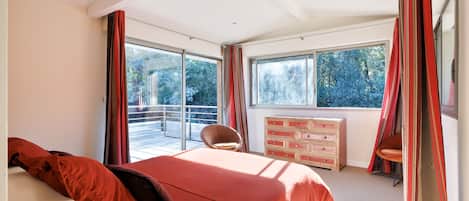 6 bedrooms, iron/ironing board