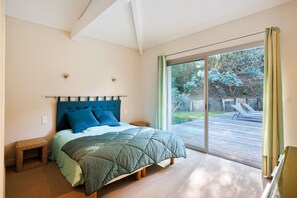 6 Schlafzimmer, Bügeleisen/Bügelbrett