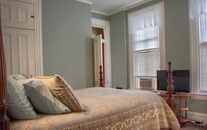 City Room, 2 Double Beds, Non Smoking, City View | Free WiFi, bed sheets - Shamokin Bed and Breakfast (Shamokin)
