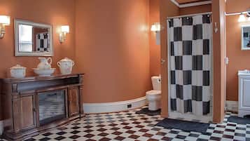 Ducha, jabón, shampoo, papel higiénico