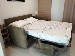 Fer et planche à repasser, lit parapluie, Wi-Fi