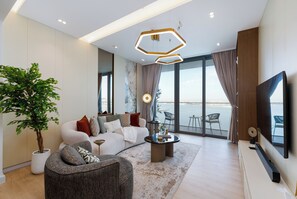 Deluxe appartement, 2 slaapkamers, balkon, uitzicht op zee | Woonruimte