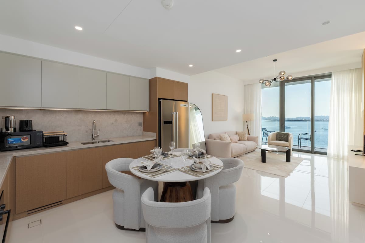 Luxury Apartment, 2 Bedrooms, Balcony, Pool View | Living area