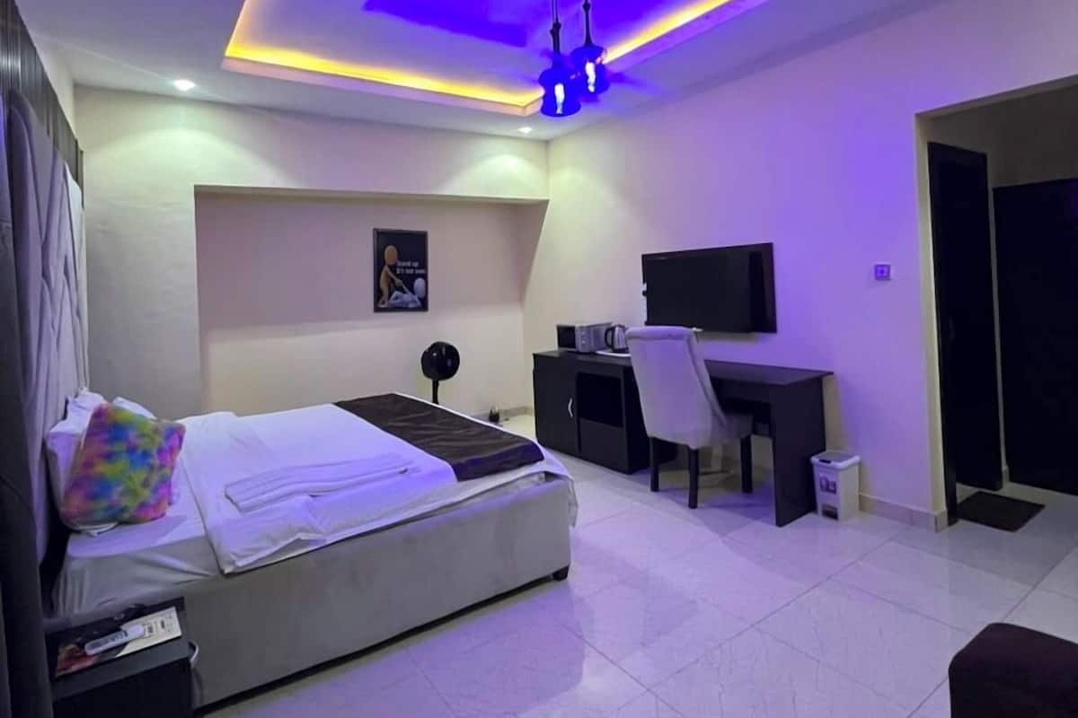 Habitación doble clásica | 1 habitación, escritorio y espacio para trabajar con laptop