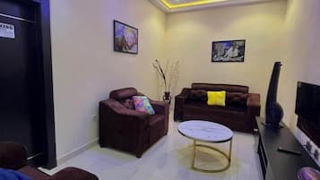 Executive Suite, City View | Living area