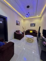 Executive Suite, City View | Living area