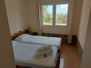 4 bedrooms, travel cot, free WiFi, bed sheets