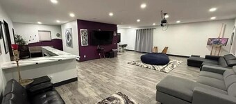 electric car friendly. Charming 1000 sq.ft loft in welcoming Omaha with WiFi, AC