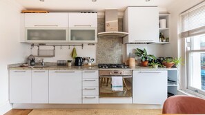 Refrigerador, microondas, horno, placa de cocina