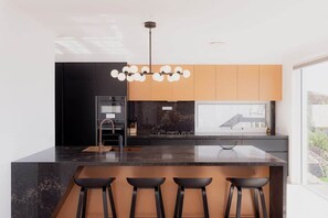 Fridge, microwave, oven, stovetop - Modern Luxury &  Sweeping Views in Sandy Bay (Sandy Bay)