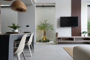Deluxe Villa, 2 Bedrooms, Kitchen | Living area | 42-inch Smart TV with cable channels - Lulu Villa - 2-bedrooms villa in Canggu (Canggu)