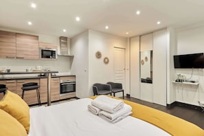 1 habitación, tabla de planchar con plancha, cuna de viaje y wifi 