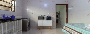 Frigorífic, microones, forn i placa de cuina