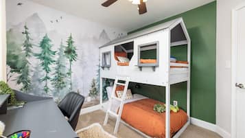 4 bedrooms, desk, iron/ironing board, WiFi