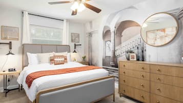 4 bedrooms, desk, iron/ironing board, WiFi