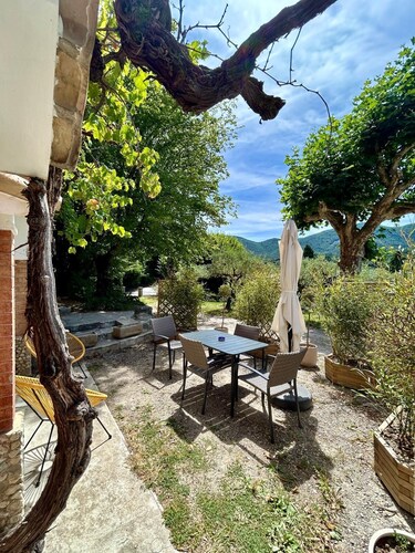 LE MAËLIA ☆☆☆☆☆
La campagne à 350m (5min à pied) du centre ville