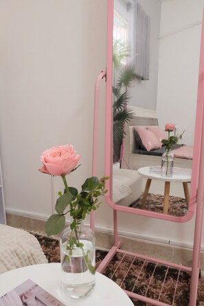 Estudio superior | Ropa de cama de alta calidad, edredones de plumas, minibar y caja fuerte