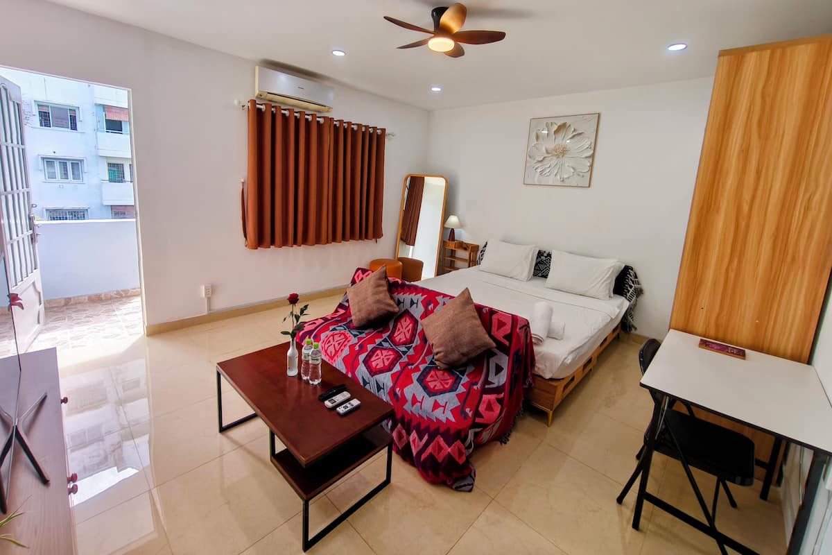 Deluxe Apartment | Ruang tamu | 41 inci sebuah televisyen pintar dengan digital, pendiangan, Netflix