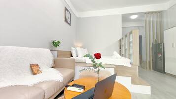 Deluxe Room, Garden View | 1 bedroom, premium bedding, down comforters, minibar