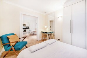Apartemen | 1 kamar tidur, setrika/meja setrika, Wi-Fi gratis, dan seprai linen