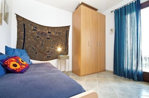 2 bedrooms, bed sheets