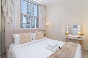 1 habitación, escritorio, tabla de planchar con plancha y wifi 