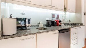 Kaffetrakter/tekoker, mikrobølgeovn, ovn og vannkoker