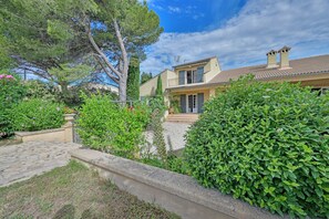 Exterior - La Parenthèse Provençale – House with Pool, A/C, WIFI (Saint-Saturnin-lès-Avignon)